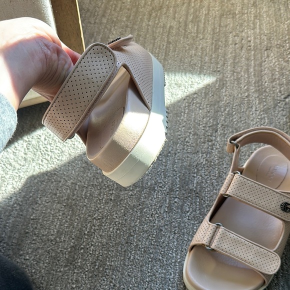 Gucci Cream Sandals with Adjustable Straps - Picture 8 of 12